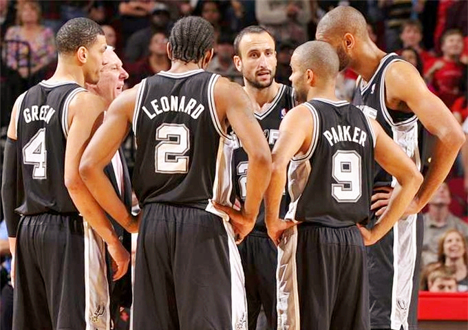 雷霆&勇士合计狂轰33记三分,三分命中率均超4成(勇士与雷霆合飙33记三分,外线命中率双双破四成)