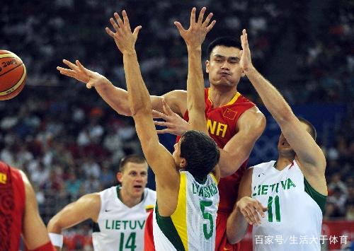 女足留洋球员沈梦露恢复场地训练，此前她因重伤缺阵9个月（重伤休战9个月后，留洋女足球员沈梦露重返场地训练）