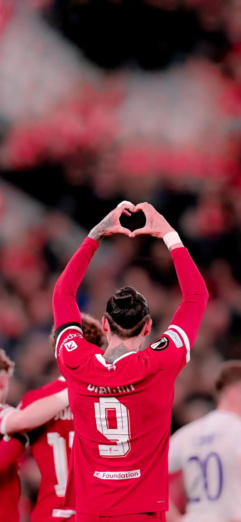 太阳报走访出售原味球衣公司的仓库：汗臭味强烈却不令人反感（太阳报探访售卖原味球衣的仓库：汗味浓重但不刺鼻）