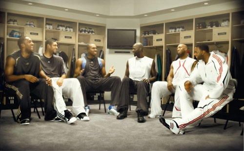 半场战报：海登海姆0-1门兴格拉德巴赫，凯文-迪克斯点射（半场战况：门兴格拉德巴赫1-0领先海登海姆，凯文-迪克斯点球破门）