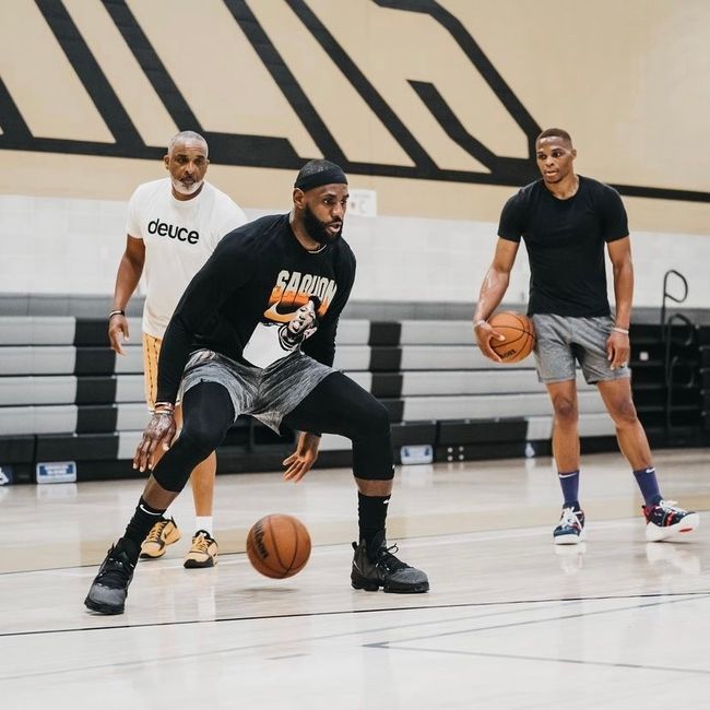 本赛季苏超最佳阵容：冠军泰州队1人入选，亚军南通队3人在列（苏超本赛季最佳阵容出炉：冠军泰州仅1人上榜，亚军南通有3人入选）