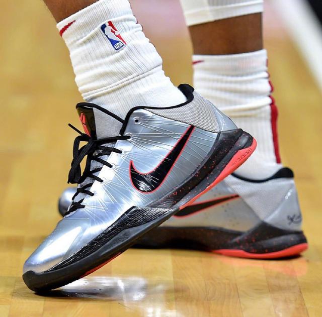 中国选手拿下世锦赛冠军（中国选手夺得世锦赛冠军）