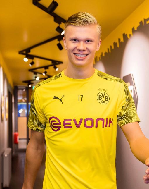 火箭哈登末节爆发连得15分（火箭核心哈登末节发威 连拿15分）