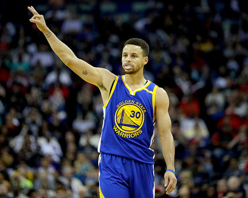 王刚随北京国安六年后终夺足协杯冠军，球迷泪洒现场（六年磨一剑，王刚随国安圆足协杯冠军梦，球迷现场落泪）