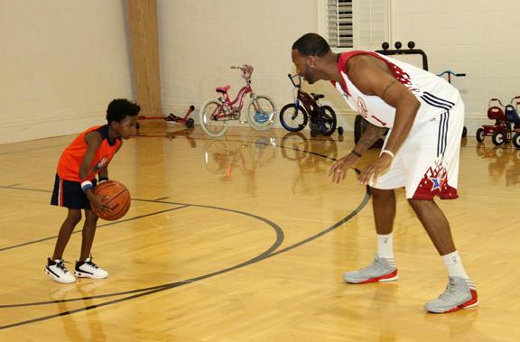 2分钟集锦！辽宁73-84负广州未，2名“后卫”表现对不起身价（2分钟速览：辽宁73-84不敌广州，双后卫发挥难配身价）