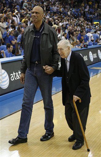 法兰克福主帅：战巴萨将面临苦战；必须集体对亚马尔进行防守（法兰克福主帅：对阵巴萨将是硬仗，全队需合力限制亚马尔）