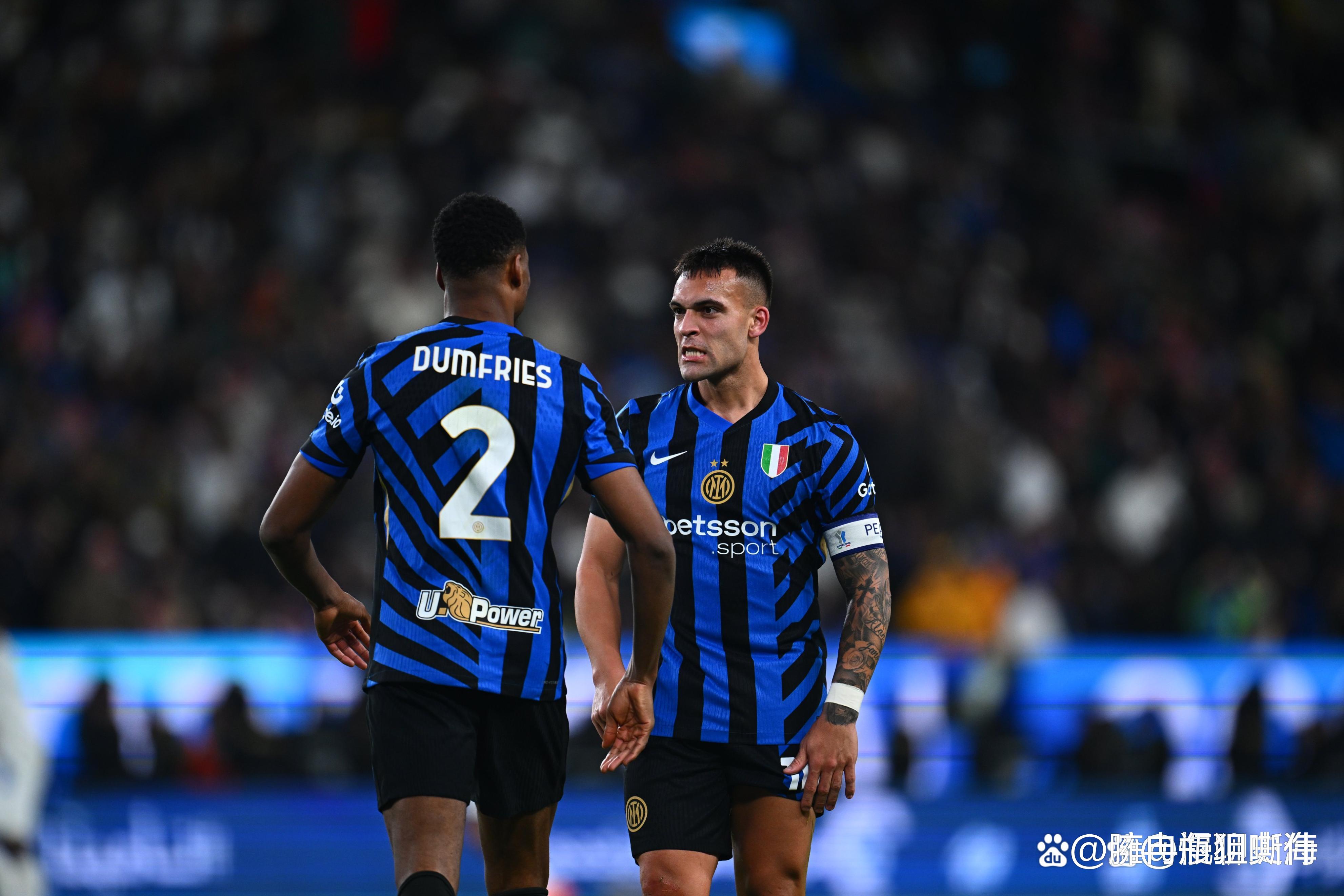 前锋连续助攻，团队配合默契（锋线连送妙传，团队默契十足）