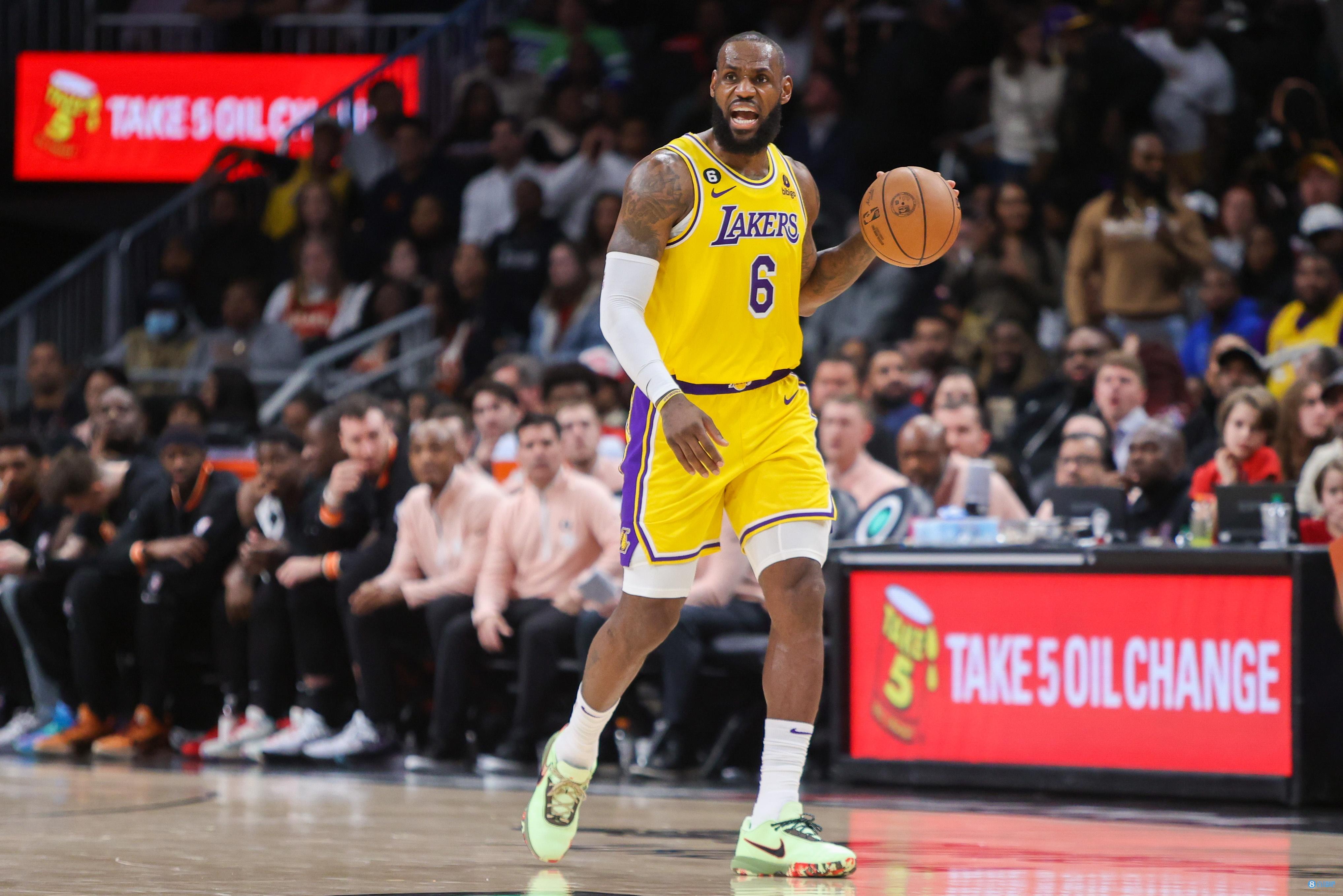 德天空：拜仁17岁小将伦纳特-卡尔将首次入选德国U21大名单（德媒：拜仁17岁新星伦纳特-卡尔首次被征召进入德国U21大名单）