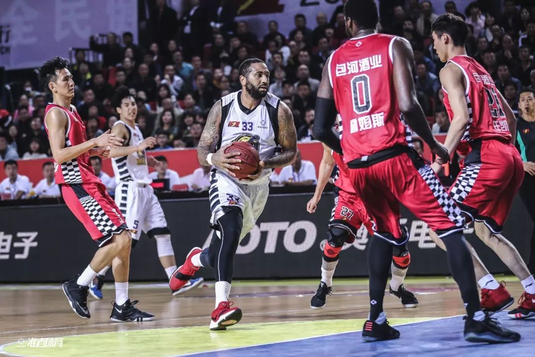 明日西甲裁判：何塞-桑切斯执法巴萨vs毕尔巴鄂竞技（西甲明日比赛：何塞-桑切斯将执法巴萨对阵毕尔巴鄂竞技）